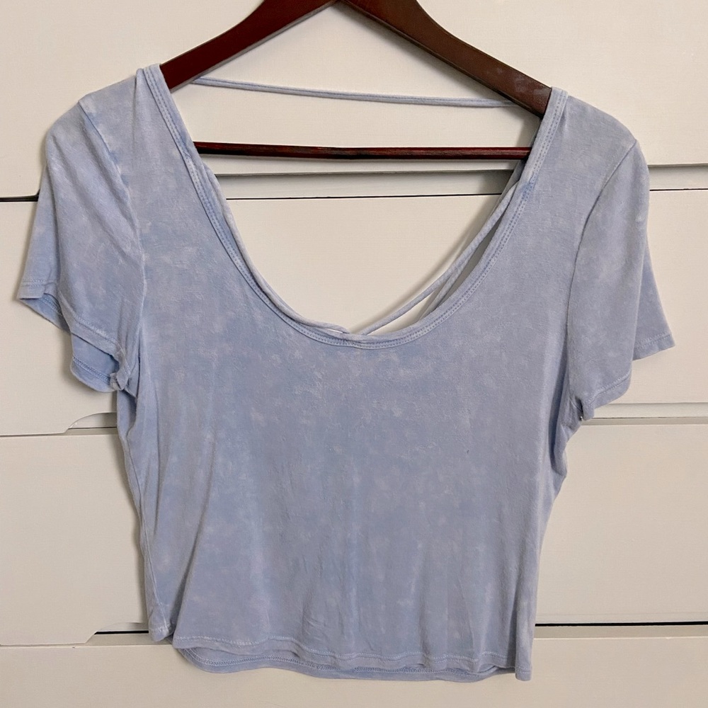 Light blue scoop neck tee